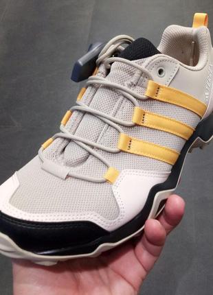 Оригінальні жіночі трекінгові туристичні кросівки adidas repair terrex ax2s8 фото