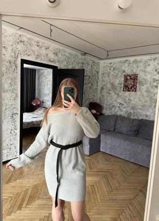 Сіра базова вʼязана сукня міді