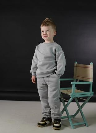 Теплые спортивные костюмы для девочек и парней.