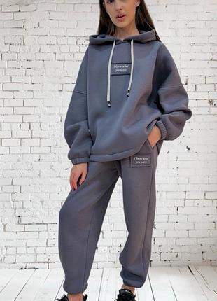 Теплый и стильный костюм для девочки