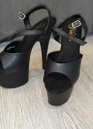 Стрипы pleaser