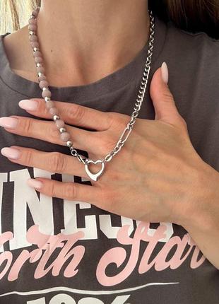 Колье из натуральных камней и кулоном сердце