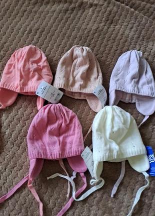 Шапочки 48-50 см демисезонные на завязках 👍