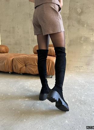 Черные замшевые зимние сапоги ботфорты на средних толстых каблуках платформе платформе...