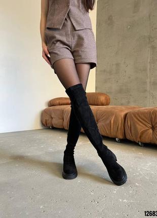 Черные замшевые зимние сапоги ботфорты на средних толстых каблуках платформе платформе...