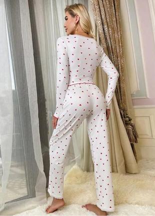 Женская пижама (кофта и штаны).