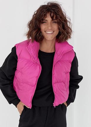 В наявності чорна,рожева та коричнева жилетки