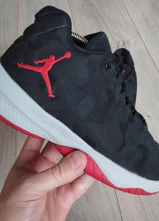 Кроссовки 
nike air jordan 
р. 38.5