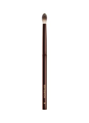 Кисточка для растушевки теней hourglass tapered blender #6 оригинал