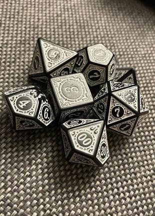 Белые кубики для игры dungeons and dragons 7 штук dice дайсы подземелья и драконы d20...