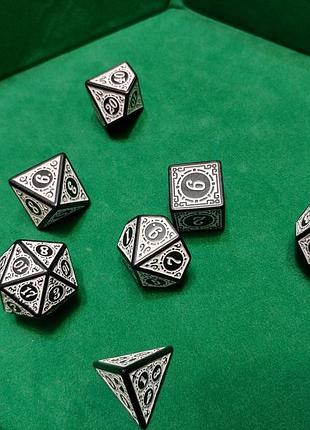 Белые кубики для игры dungeons and dragons 7 штук dice дайсы подземелья и драконы d20...