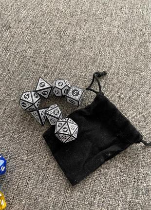 Белые кубики для игры dungeons and dragons 7 штук dice дайсы подземелья и драконы d20...