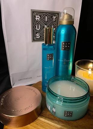 Розпив сольового скрабу для тіла rituals karma