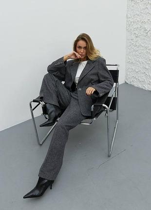 Твідовий брючний костюм піджаком і брюками