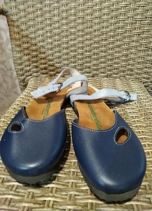 Шкіряні комфортні босоніжки