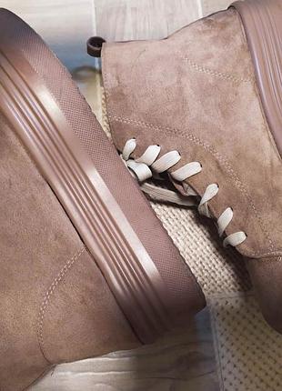 Кроссовки женские