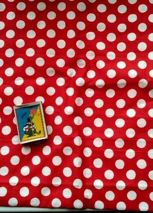 Ткань нова натуральный хлопок сатин белый горох на красном, из старых запасов