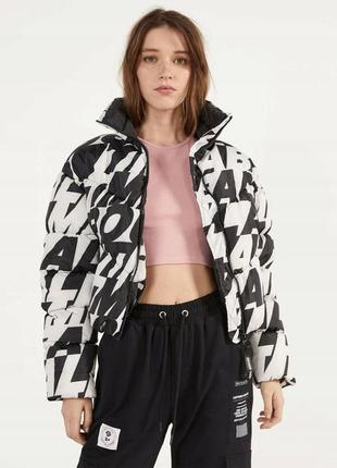 Нова чорно біла дута куртка bershka