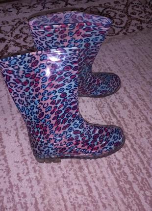 Резиновые сапоги в анималистичный принт