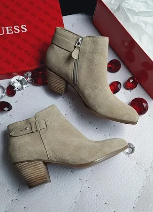 Guess оригінал бежево-пісочні вестерн черевики на підборах