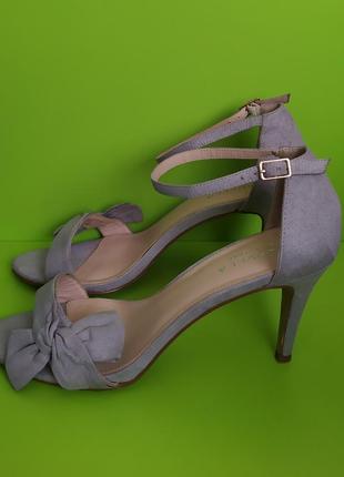 Серые босоножки на маленькой шпильке carvela kurt geiger, 382 фото