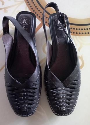 Босоніжки , туфлі