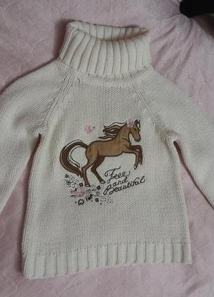 Белый свитер с принтом лошади