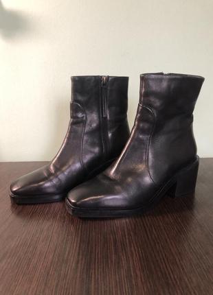 Шкіряні ботильони