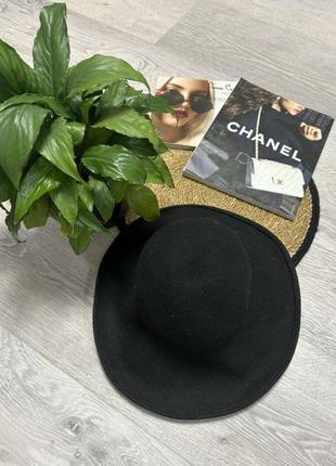 Капельх чорний капелюх