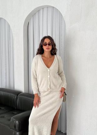 Женский костюм двойка с юбкой бежевый