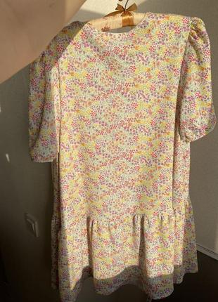 Очень красивое платье в цветочный принт