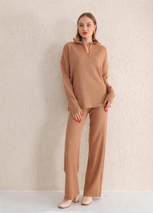 Костюм женский.