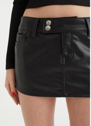 Брендова шкіряна мініспідниця divided by h&m етикетка