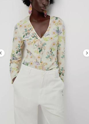Брендова блуза у квітковий принт zara етикетка