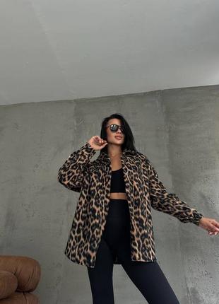 Леопардовая рубашка оверсайз удлиненная на пуговицах рубашка коричневая на флисе теплая трендовая стильная