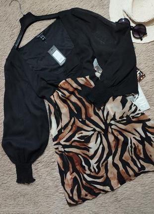 Красочное комбинированное платье с объемными рукавами/платье