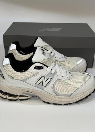 Кросівки new balance 2002r у білому кольорі