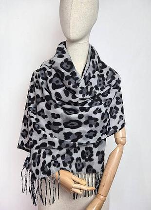 Шарф жіночий теплий з леопардовим принтом сірий