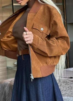 Замшевый плотный бомбер miu miu в коричневом цвете 1:1