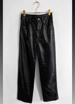 Джинсы из экокожи прямые с высокой посадкой hennes and mauritz handm