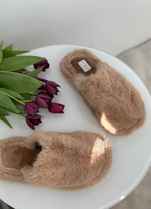Теплые и уютные женские домашние тапочки меховые закрытые, цвет карамельный kt101/1
