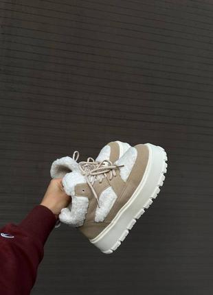 Женские стильные зимние теплые высокие кроссовки