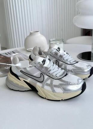 ✔️nike v2k runtekk summit white metallic silver