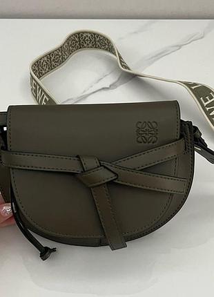 Сумка в стилі loewe кольору хакі