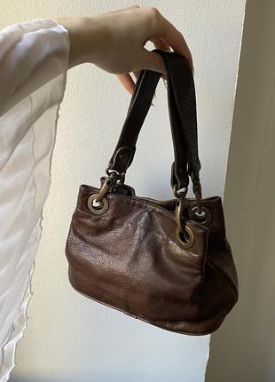 Кожаная маленькая коричневая сумка винтаж