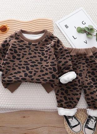 Костюм на плюші