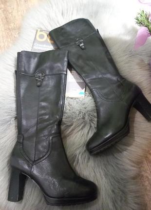 Кожаные женские шапки.