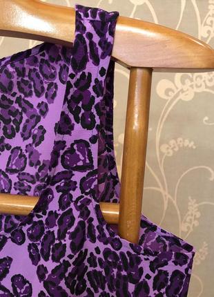 Очень красивая и стильная брендовая блузка в пятнышках.4 фото