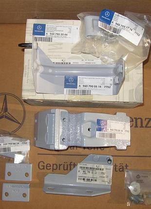 Кріплення боковий спойлер mercedes atego axor a9407901644 a9407902044