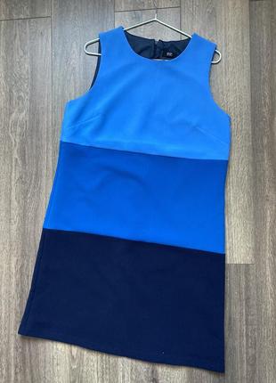 Классическое платье без рукавов в комбинации разных оттенков синего